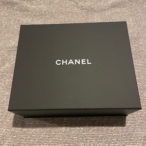 100a% Authentic Chanel Box